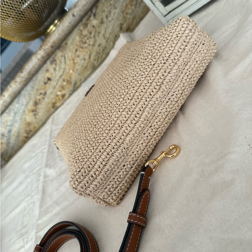 Tory Burch THEA RAFFIA SWINGPACK crossbody in COFFEE CREAM - Picture 6 of 10